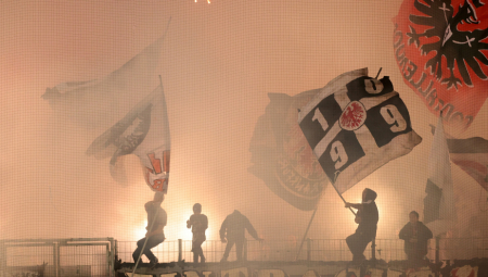 BURNO PRED REVANŠ MEČ U LIGI ŠAMPIONA Policija zabranila navijačima Ajntrahta da prisustvuju utakmici