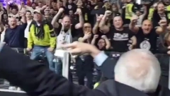 LUDNICA U BOLONJI Željko slavio sa "grobarima", a onda rukom pokazao u jednom pravcu (VIDEO)
