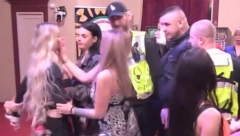 ALEKS IZBACILI NAPOLJE, ŠUTIRALA SVE PRED SOBOM ZBOG MAJE I CARA! Filip se smeškao Marinkovićevoj, a Nikolićeva a sve videla! (VIDEO)