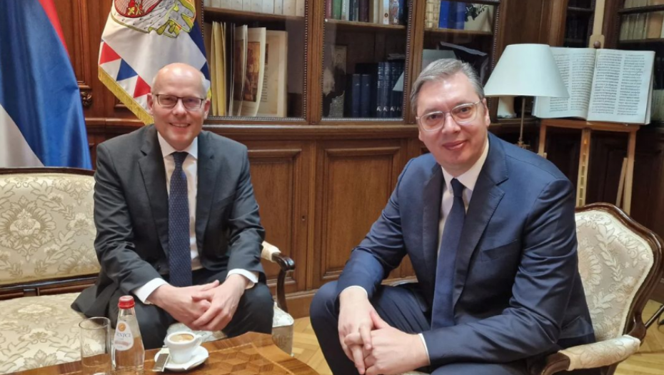PREDSEDNIK SUTRA SA PETEROM BAJEROM Sastanak će biti održan u 11 sati