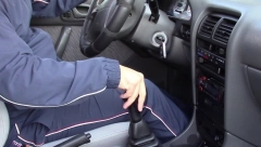 NAVIGACIJA GA ODVELA MEĐU ZARAĆENE BANDE Automobil izrešetan rafalima, čudo ga spasilo