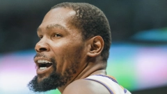 HAOS NA NBA PARKETU Navijačica žestoko uvredila jednog od najboljih igrača u ligi (VIDEO)