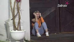 DOŽIVELA NERVNI SLOM Aleks ne može da dođe sebi zbog Cara, ronila gorke suze, pa se bacila se na pod i histerisala