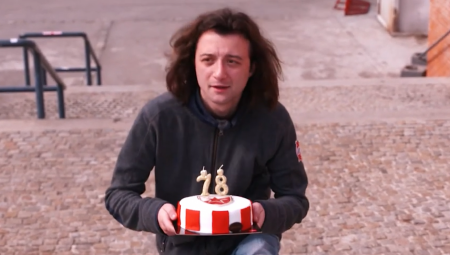 HIT NAJAVA UTAKMICE PROTIV NOVOG PAZARA Mali Stanoje iz Montevidea pokupio tortu i krenuo na 78. rođendan Zvezde (VIDEO)