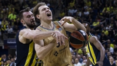 DEBAKL PRVAKA EVROPE Ne pomaže ni Micić, Makabi "zgazio" Efes, Fener slavio u derbiju, odličan Gudurić, Monaku pripao spektakl protiv Baskonije