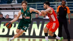 CRVENO-BELA KATASTROFA U ATINI Zvezda imala 16 poena prednosti, a onda se potpuno raspala i sama sebe izbacila iz borbe za TOP 8