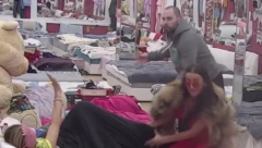 ZVEZDAN NAKON SILNIH UVREDA ISPOLIVAO ANU Zadrugari na nogama, a Anđela ga iskritikovala "Sad stvarno više prestani" (VIDEO)