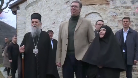 VUČIĆ OBIŠAO MANASTIR MRTVICA Predsednik sa građanima Pčinjskog okruga (VIDEO)