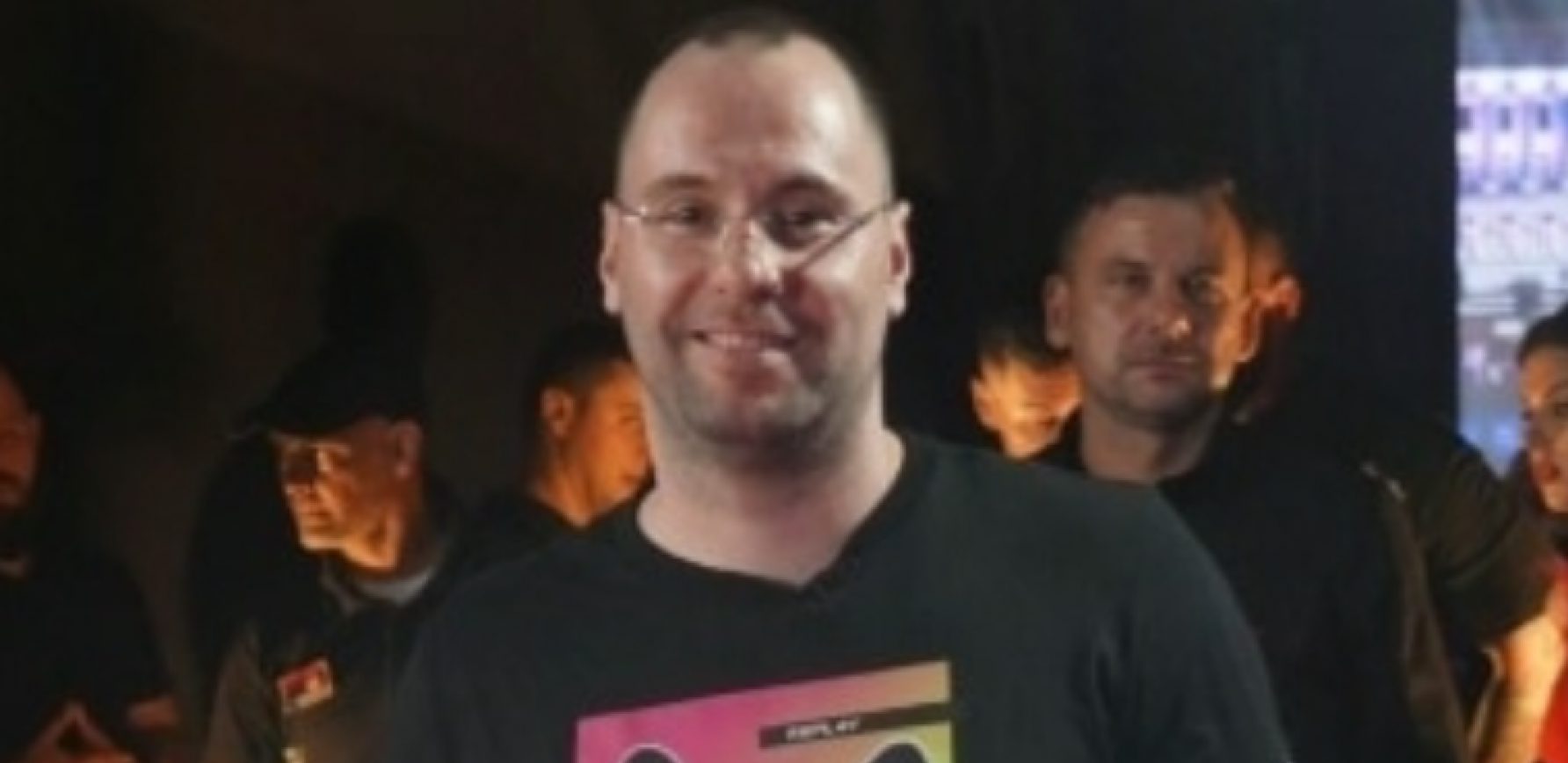 TAJNA KOMUNIKACIJA PREKO PAPIRIĆA? Kamere sve snimale, Zvezdan uzeo ceduljicu od Lepog Miće?