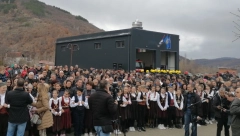 TRGOVIŠTE SAČEKALO PREDSEDNIKA Okupilo se više od 2.000 ljudi (FOTO/VIDEO)