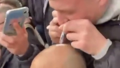 SAMO NA OSTRVU Navijač Vest Hema šmrkao kokain usred utakmice (VIDEO)