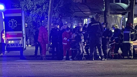 POLICAJACI POVREĐENI U BULEVARU KRALJA ALEKSANDRA Stravična saobraćajna nesreća putničkog i policijskog vozila (FOTO/VIDEO)