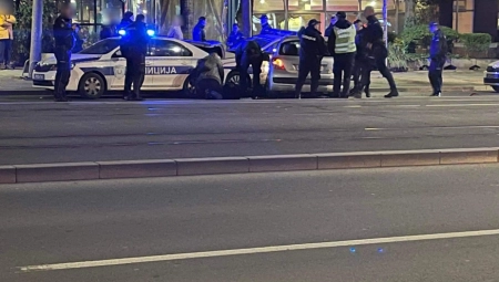U BEOGRADU NA SNAZI DVE POTERE Braća poznata policiji upucana u Obrenovcu, ranjen i Darko iz obezbeđenja ''Fristajlera''