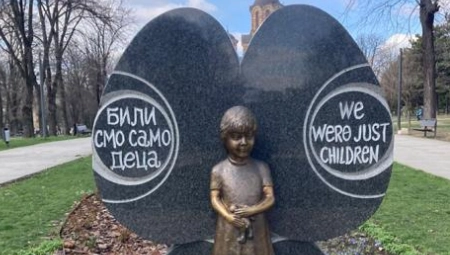 ISPRAVKA: Austrijski ekonomista Gunter Felinger: Srušiti spomenike ubijenoj srpskoj deci! (FOTO)