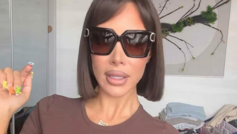 ALEKSANDRA SUBOTIĆ KAO SAV NORMALAN SVET Alo! paparazzo: Starleta sa sinom Jovanom putuje vozom za Novi Sad