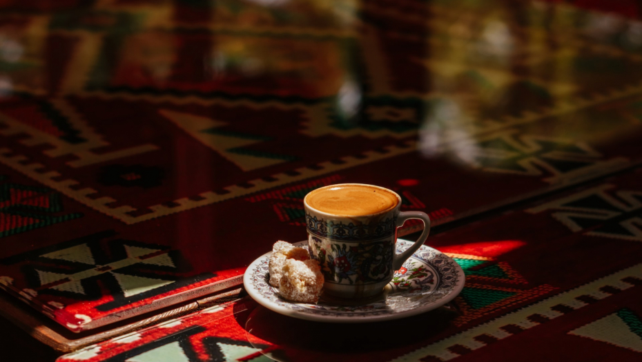 ŠTA NAM RADI PRVA JUTARNJA KAFA Za 10 minuta proširi se po telu, a evo šta se dešava narednih 6 sati