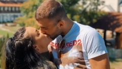 LEPE VESTI STIŽU IZ PORODICE RAŽNATOVIĆ Bogdana u svojim rukama drži novorođenče (FOTO)