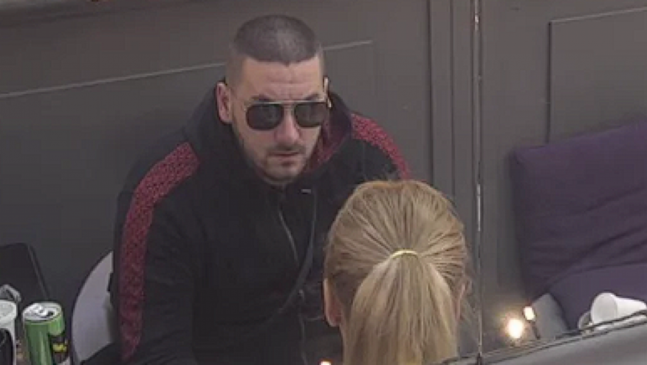 NE ŽELI NI DA GA SASLUŠA Zola pokušava da objasni Miljani da joj ponašanje nije dobro, ona ne dozvoljava ni da joj se kaže