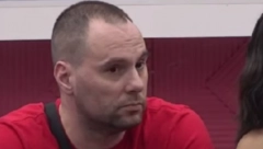 "ODRONU, PRESTANI DA MANIPULIŠEŠ ANOM" Zvezdan zanemeo nakon vesti iz spoljnog sveta, osuli drvlje i kamenje po njemu zbog sramotne izjave!