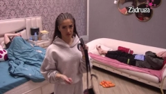 RASKRINKANA UŽASNA IGRA ANĐELE ĐURIČIĆ Evo sa kim se ljubavnica tajno ljubila u Zadruzi misleći da ih niko ne vidi, Zvezdan će doživeti nervni slom!