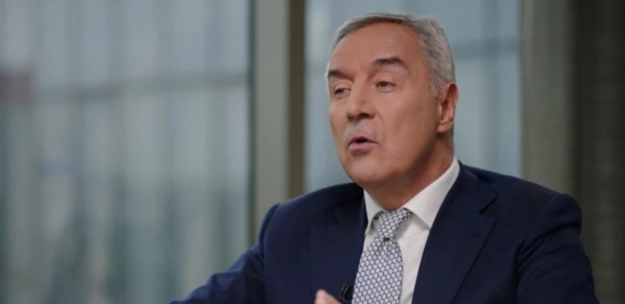 VIC DANA Uhvatio Milo Đukanović zlatnu ribicu...