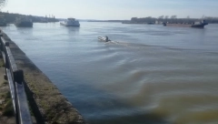 MANE ISPLIVAO, ZA TROJICOM SE TRAGA Otkriven identitet muškaraca koji su sinoć ispali iz čamca