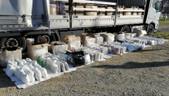 "PALI" TOKOM PRIMOPREDAJE MARIHUANE NA AUTO-PUTU KOD ŠIMANOVACA Turci sa Kosova uhvaćeni sa 220 kilograma droge! (FOTO)