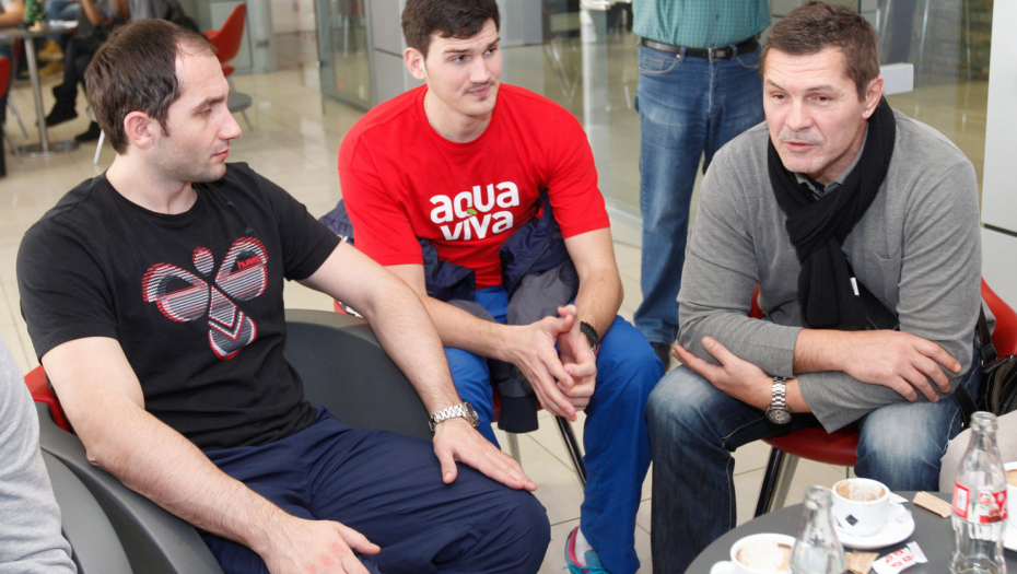 NAPADNUT VESELIN VUKOVIĆ Bivšeg selektora rukometne reprezentacije Srbije pretukao sin