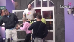 SLAVNIĆ KAO RAZJARENI BIK Zvezdan zarežao na Anu, uputio najgore uvrede, pa krenuo da viče i skače po imanju (VIDEO)