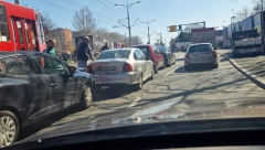 VELIKI UDES KOD CVETKOVE PIJACE Lančani sudar 4 putnička vozila na Bulevaru kralja Aleksandra (FOTO)