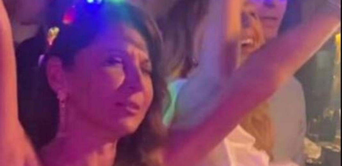 UHVAĆENA U PROVODU Sanja Marinković otputovala je u Dubai, a evo sa kim uživa na Bekutinom nastupu (FOTO)