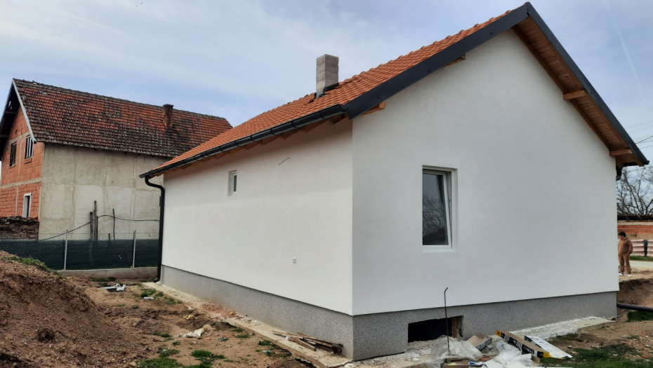 Kancelarija za KiM obezbedila novac za tri porodične kuće u opštini Vitina