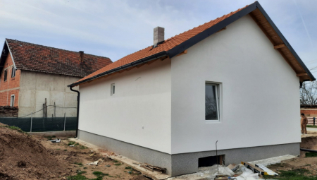 Kancelarija za KiM obezbedila novac za tri porodične kuće u opštini Vitina