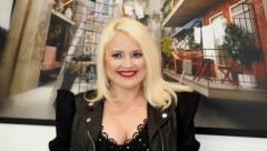 U BIKINIJU ŠETA TRŽNIM CENTROM! Maja Nikolić ponosno pokazala obline u kupaćem kostimu i štiklama! (FOTO)