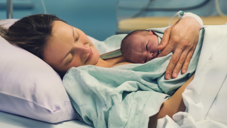 DA LI JE OVA NOVOPEČENA MAMA S RAZLOGOM BESNA? Tata hoće sa prijateljima na kampovanje, ona ne spava danima - komentari jasno rekli ko je ovde u pravu!