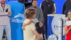 VELIKO SRCE Dečak se klanjao poznatom teniseru, a o njegovom moćnom potezu priča ceo svet (VIDEO)