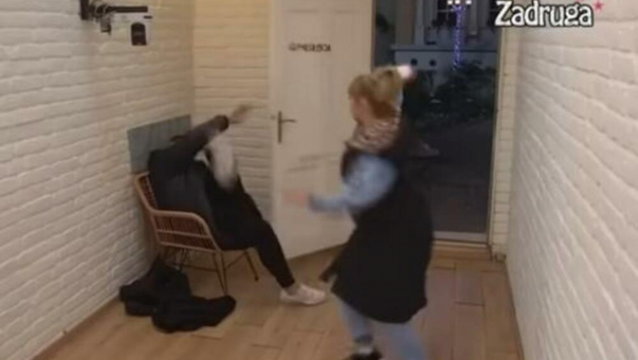 MILJANA PRETUKLA ZOLU Krvnički nasrnula na njega sa kamenom, hitno je hospitalizovali, jezive scene! (VIDEO)