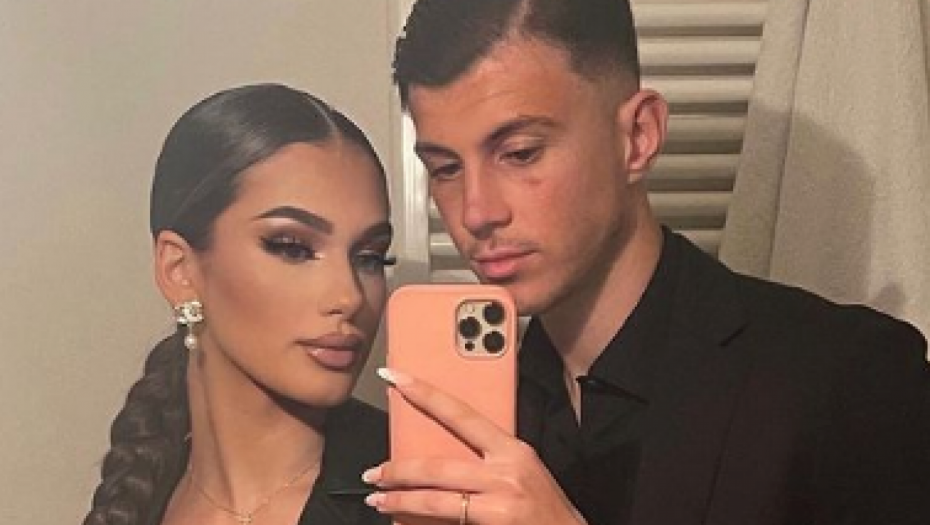 GOREĆE TRIBINE Uz novog "orla" stiže vatrena crnka: Ona pleni lepotom (FOTO)