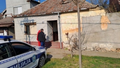 ĆERKA ČIJI JE OTAC IZGOREO U KIKINDI SUMNJA NA TRI UZROKA POŽARA Sedmoro neutešne dece sahraniće prah roditelja