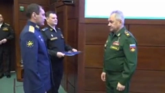 RUSKI PILOTI NAGARĐENI ZA OBARANJE AMERIČKOG DRONA Šojgu svečano uručio priznanja (VIDEO)