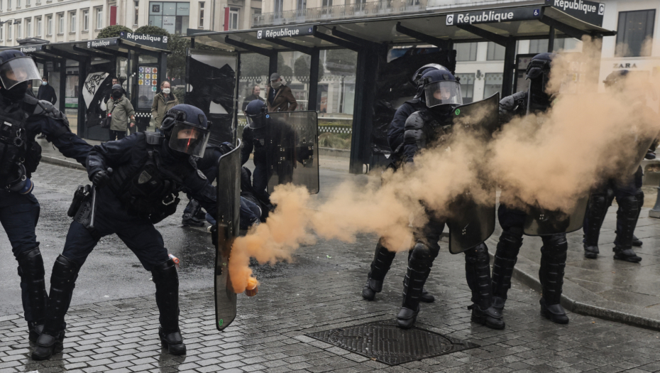 PROTEST NE PRESTAJE Policija koristila suzavce