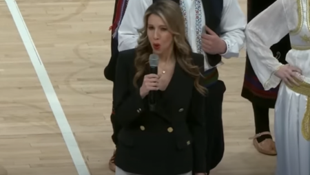 ZBOG "OVO JE SRBIJA" SE JEŽILI I AMERI Ko je lepa operska diva koja je pesmom oduševila sve? (VIDEO)