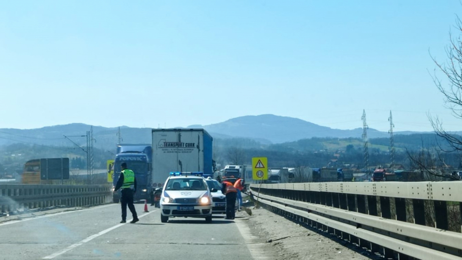 ĆERKA IM JE RANO OSTALA UDOVICA, ZAJEDNO SU PODIZALI NJENOG SINA KOJI SE SAD BORI ZA ŽIVOT Komšije bračnog para poginulog kod Požege