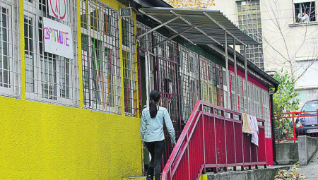 NEZAPAMĆEN SKANDAL! Nasiljem protiv Srbije! Opozicioni mediji udarili na socijalno ugrožena lica