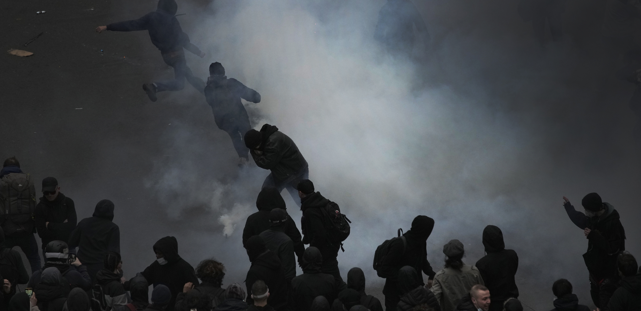 ZAPALJENA ZGRADA GRADSKE SKUPŠTINE U BORDOU Na proteste izašlo više od milion ljudi