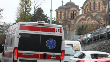 KARAMBOL NA BULEVARU KRALJA ALEKSANDRA Sudar dva automobila, Hitna pomoć na terenu (FOTO)