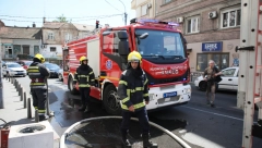 ZAPALIO "AUDI A6" NA NOVOM BEOGRADU Raspisana potraga za muškarcem, oštećena tri vozila