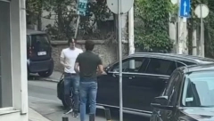 POGLEDAJTE BOKSERSKI OBRAČUN DVA VOZAČA U BEOGRADU Tuča usred bela dana na Zvezdari (VIDEO)