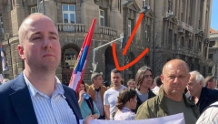 NARODE, OVO TI PLAĆAŠ! Ivan Jakovljević, zaposleni Opštine Vračar, u radno vreme blokira saobraćaj u Beogradu (FOTO)