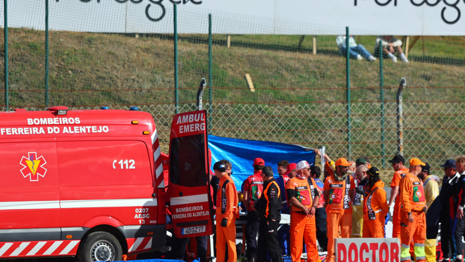 SLAVNI VOZAČ SE OKRETAO NA STAZI, MOTOR PAO PREKO NJEGA Jeziva nesreća u Moto GP šampionatu (UZNEMIRUJUĆI VIDEO)